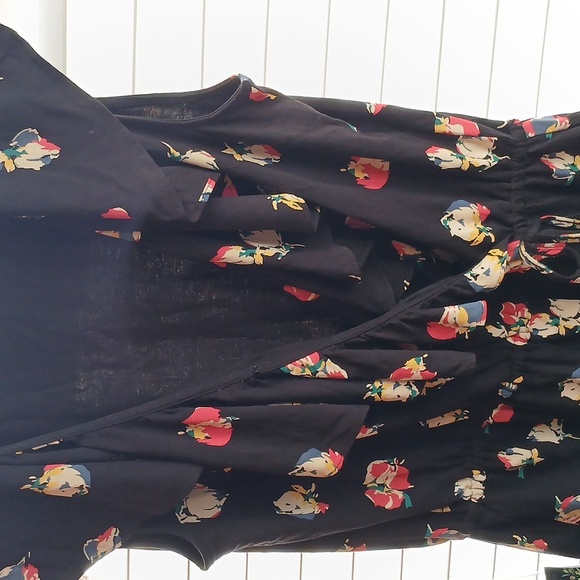 Ralph Lauren Black Top With Floral Wrap-around Design - Picture 6 of 6